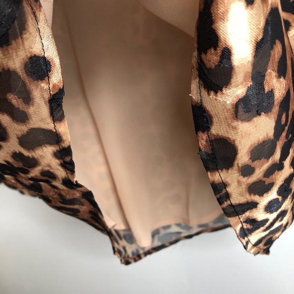 VICI FATE Leopard Print Sheer Balloon Sleeve Blouse Size Small NWT - Picture 7 of 16